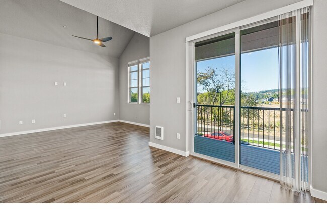 Photo - 16323 NW Chadwick Way Unidad 304