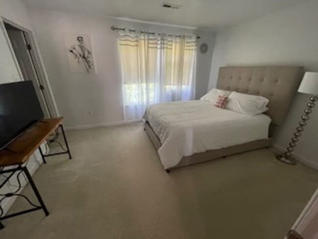 Photo - 833 Gallows Ct