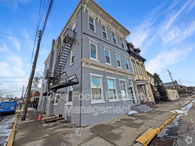 Building Photo - 1064 Mill St Unit #5 Rental