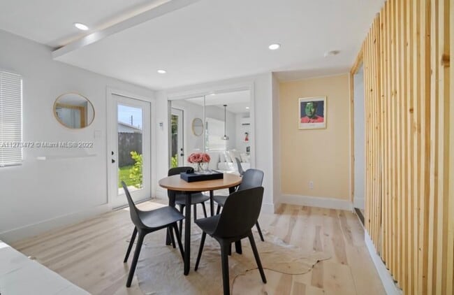 Photo - 1523 NE 148th St Unidad Apartment