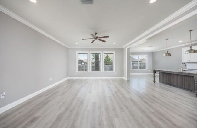 Photo - 77 Perimeter Pl