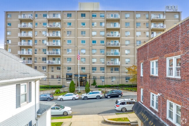 Photo - Bay Plaza Gardens