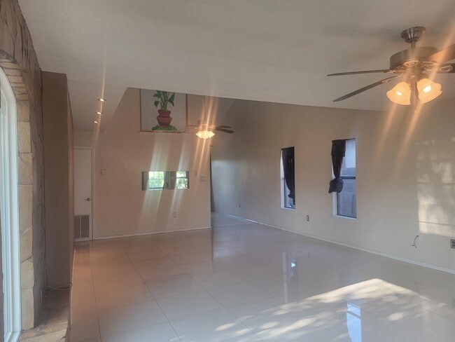 Photo - 702 Zebra Dr