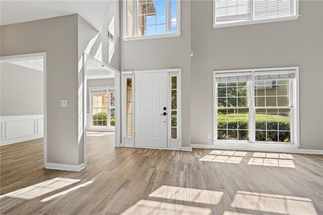2878 Calhoun Square