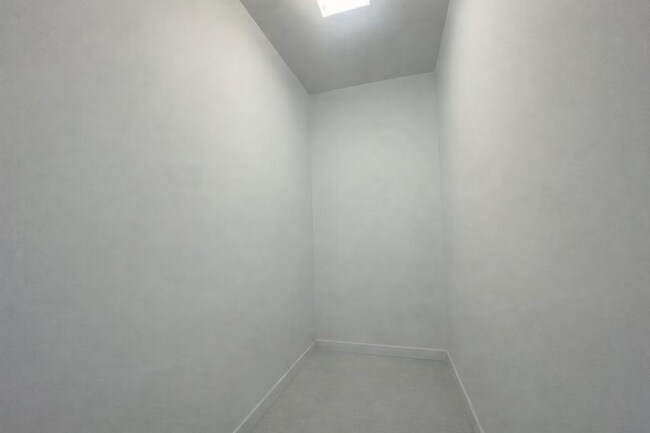 Photo - 1 bedroom in Burnaby BC V5H 0H3