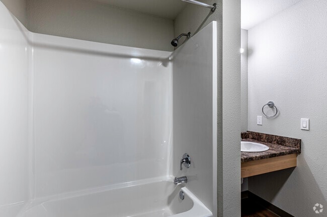 1BR, 1BA - 623SF - Alhaven