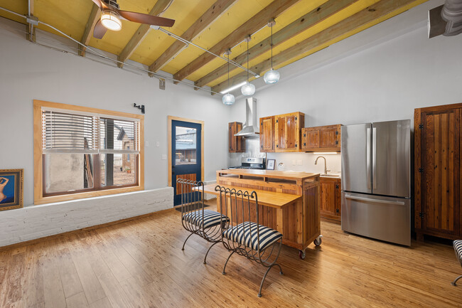 Kitchen - 1500 E Madison St Townhome