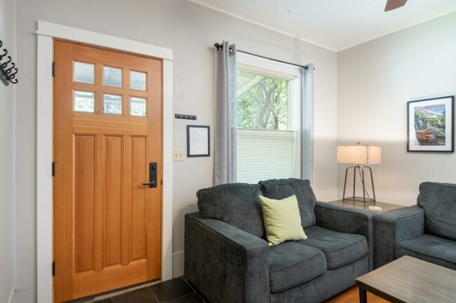 Photo - 1015 Poplar St