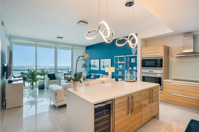 Building Photo - 2020 N Bayshore Dr Unit 4004 Rental