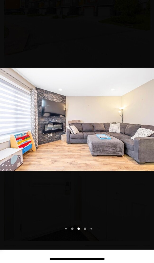 Photo - 900 Headmaster Row