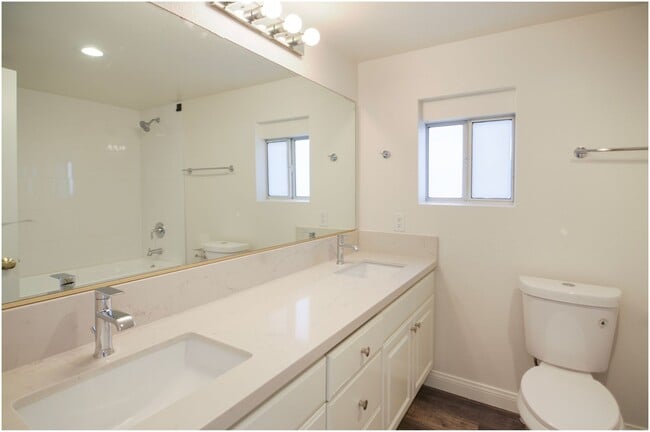 Photo - 31725 Virginia Way