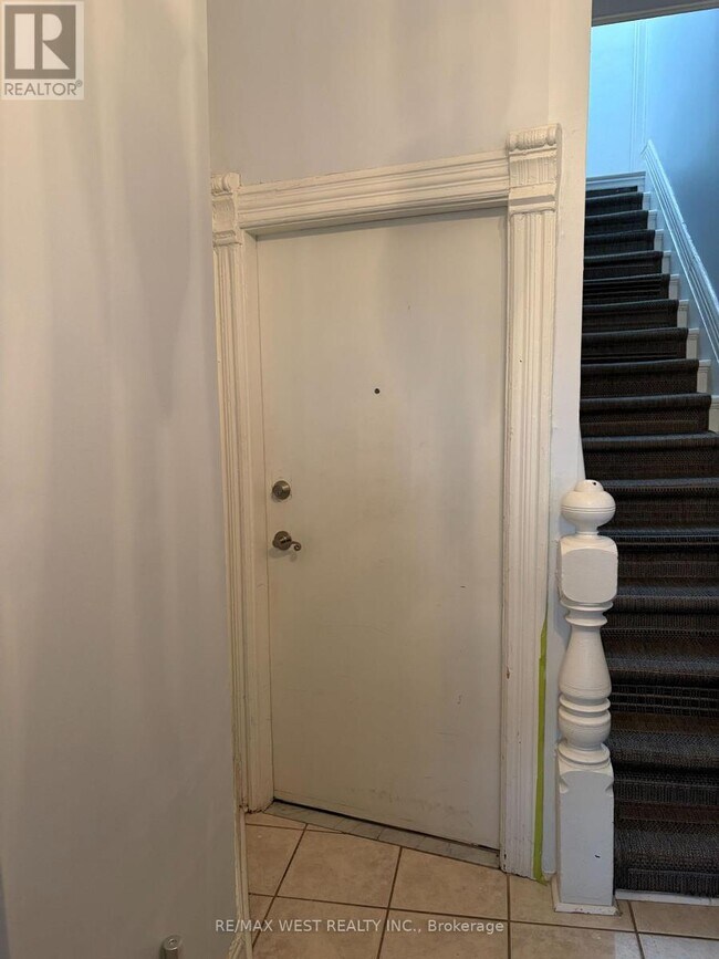 Photo - 108 Springhurst Ave