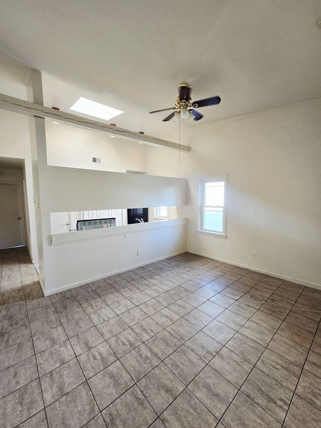 Building Photo - 223-225 N. Fountain Street Unit 225 - 2