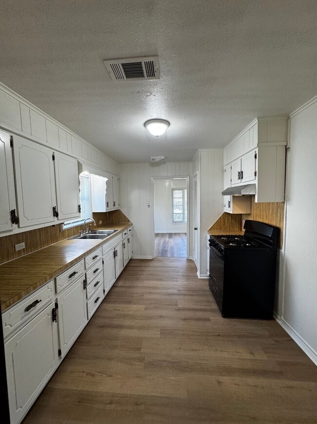 Photo - 1813 Travis St