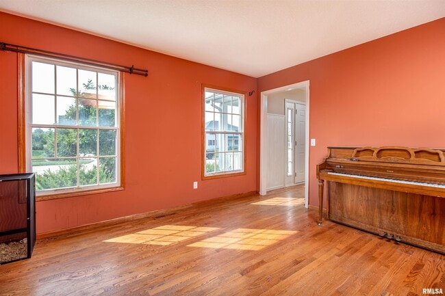 Photo - 1050 W Price St