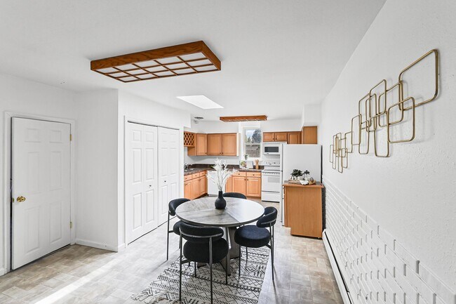 Photo - 1804 Simms St