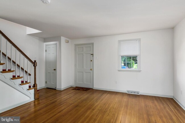 Photo - 139 E 3rd St