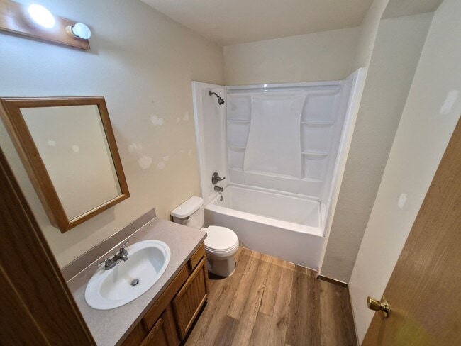 301 E 3rd St Unit 5
