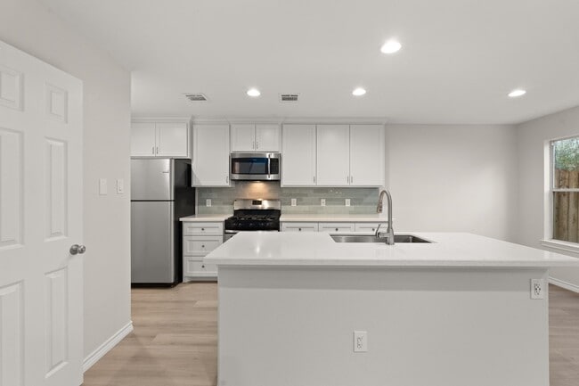 Photo - 7 Marble Rock Pl