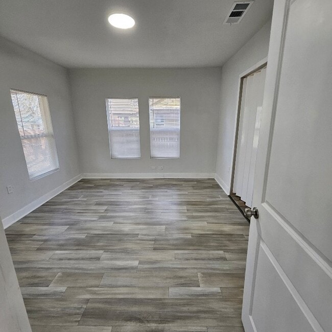 Photo - 1509 W Collin St