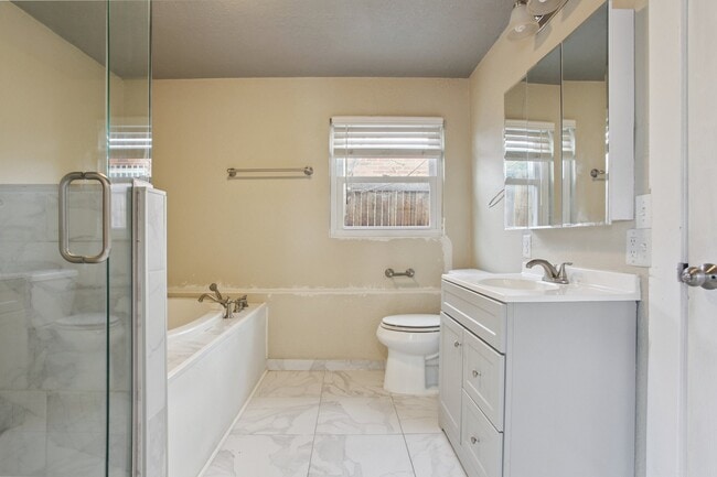 Photo - 2625 Newport St