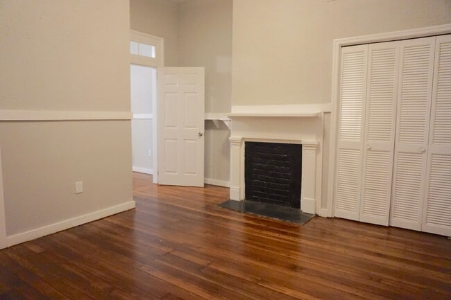 Photo - 3 BED | 2 BATH | COURTYARD | VICTORIAN DISTRICT | WALK TO FORSYTH