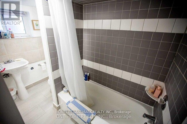 Photo - 245 Sammon Ave