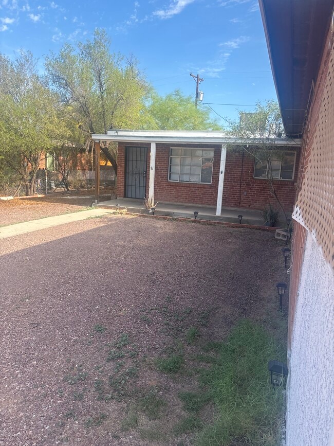 Building Photo - 4617 E 18th St Rental
