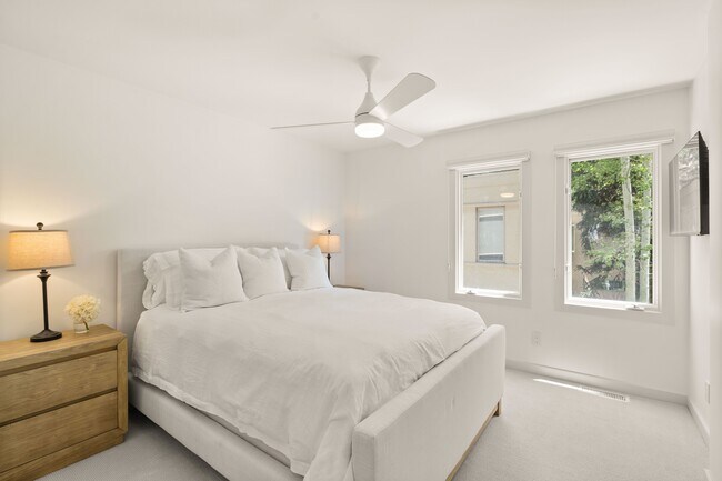Photo - 814 W Bleeker St