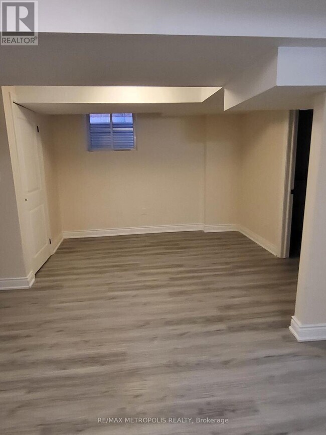 Photo - 3682 Indigo Crescent