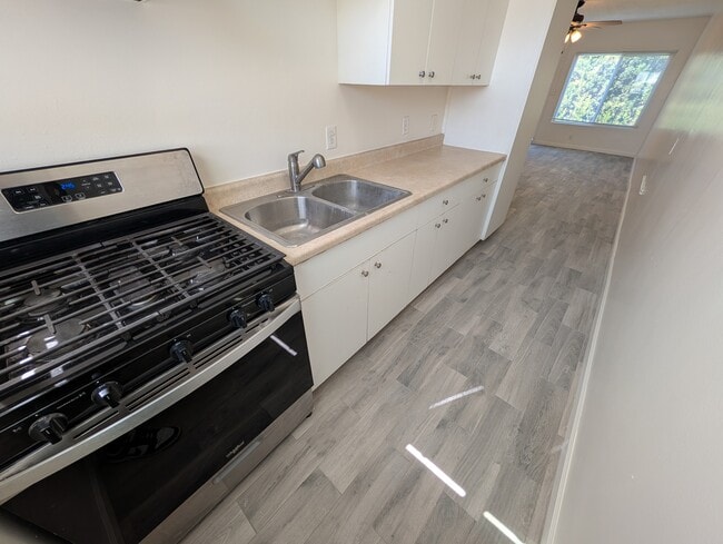 Photo - 11752 Coldbrook Ave Unidad C