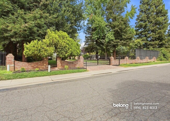 9815 Mira Del Rio Dr