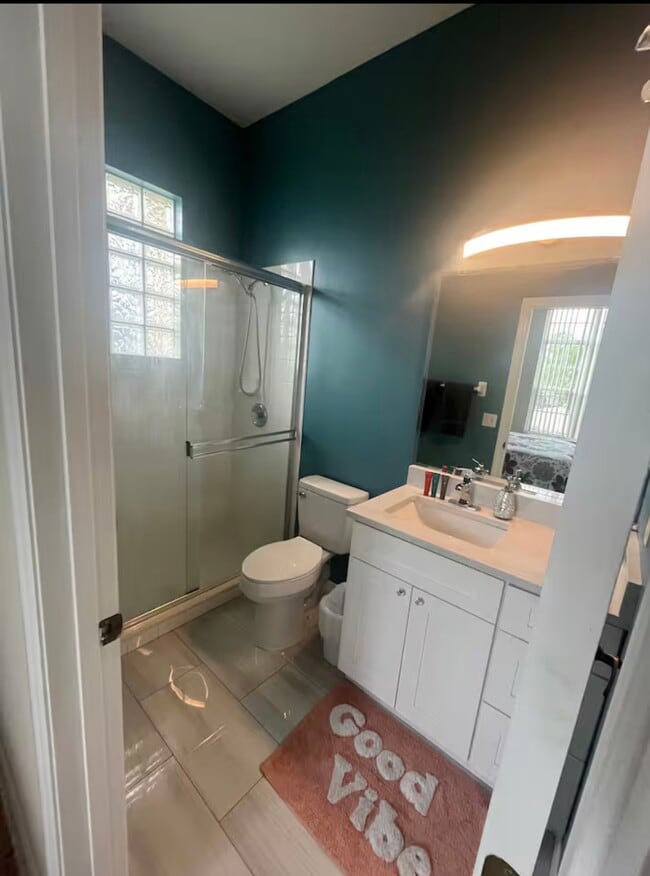 Photo - 554 Lockbreeze Dr