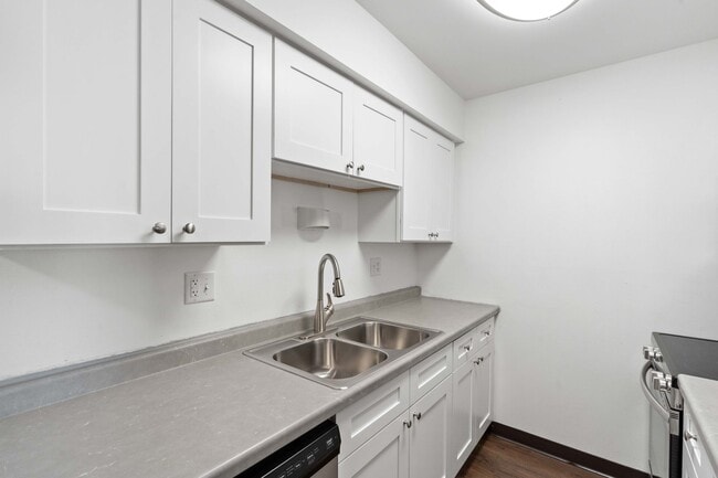 Photo - Hillcrest Apartments