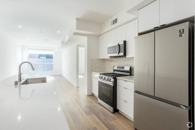1BR, 1BA Kitchen