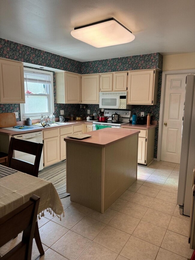 Photo - 456 Essex Dr