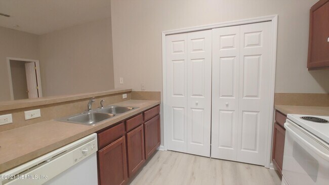 Photo - 5520 Cabot Dr N