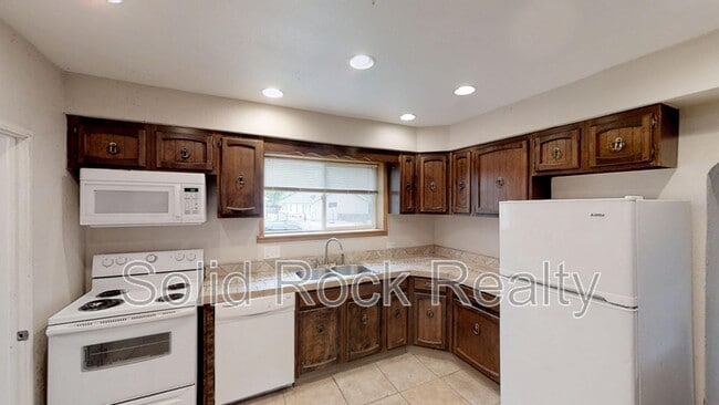 Photo - 2436 E Monument St