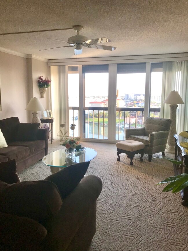 Photo - 255 Dolphin Point Unidad 1010