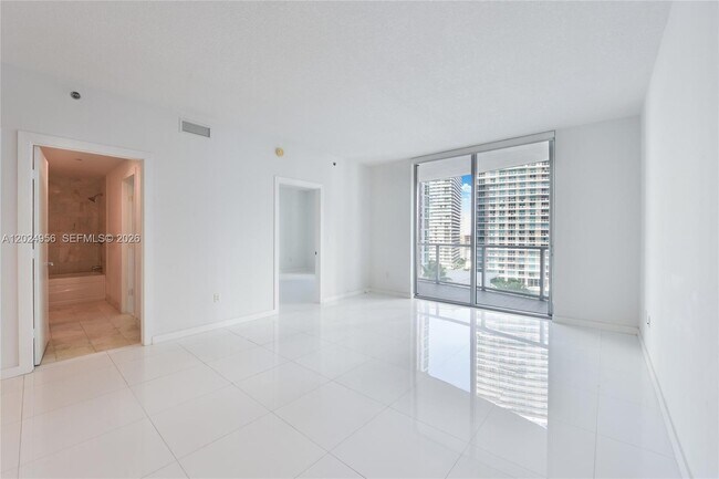 Photo - 1060 Brickell Ave Unit 1715