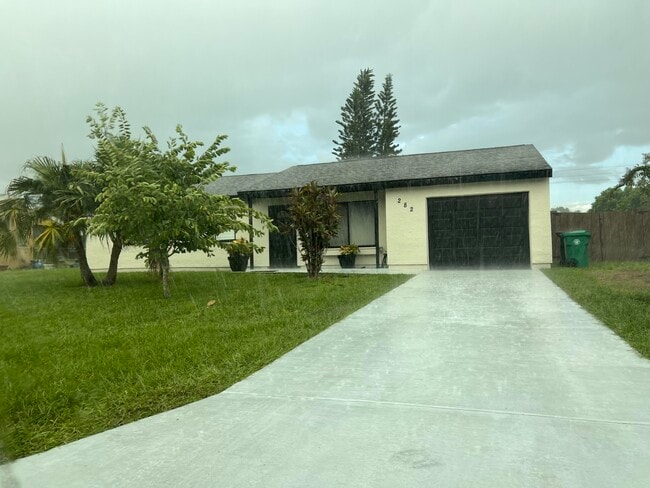 Building Photo - 282 SW Bridgeport Dr Rental