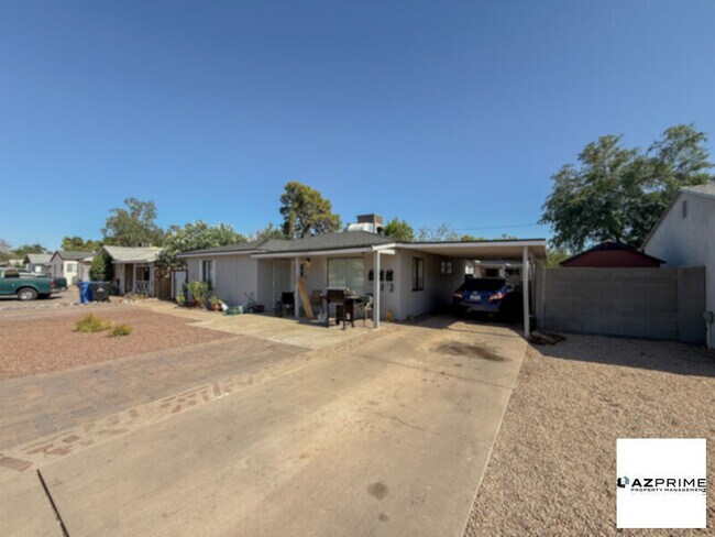 Photo - Make Yourself at Home in This Cozy 1/1 Phoenix Apartment, Nestled in an Intimate Triplex Setting.