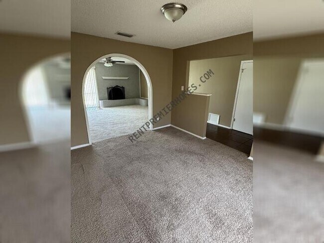 Photo - 2020 Fordham Ln