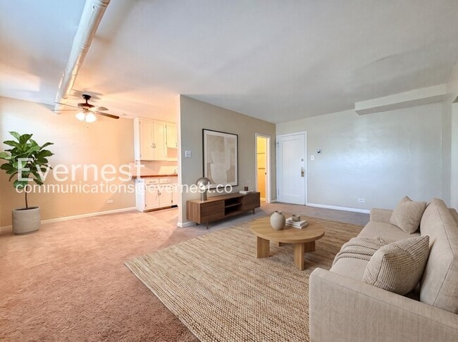 Building Photo - 1 Bed, 1 Bath Condo with Modern Amenities / Available Soon! Unit A