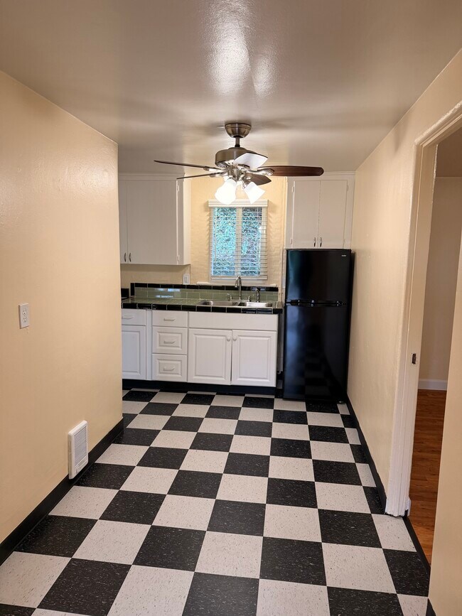 Photo - 11240 SW Barbur Blvd Unidad 23