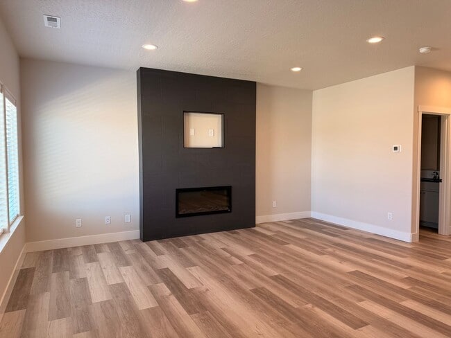 763 N Creative