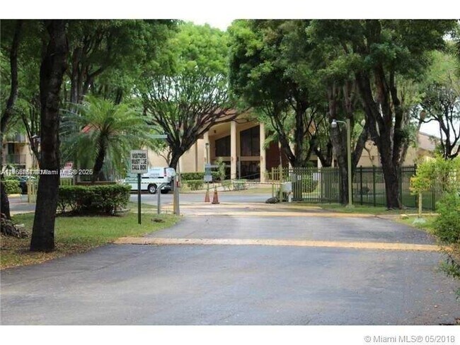 Building Photo - 14211 N Kendall Dr Unit 306E Rental