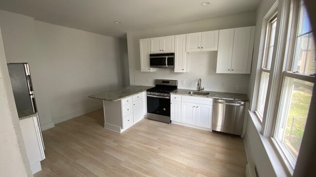 Photo - 9-11 Lois Pl