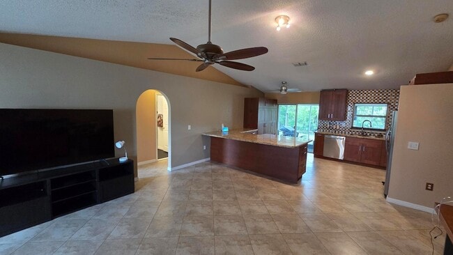 Photo - 2091 SW Villanova Rd