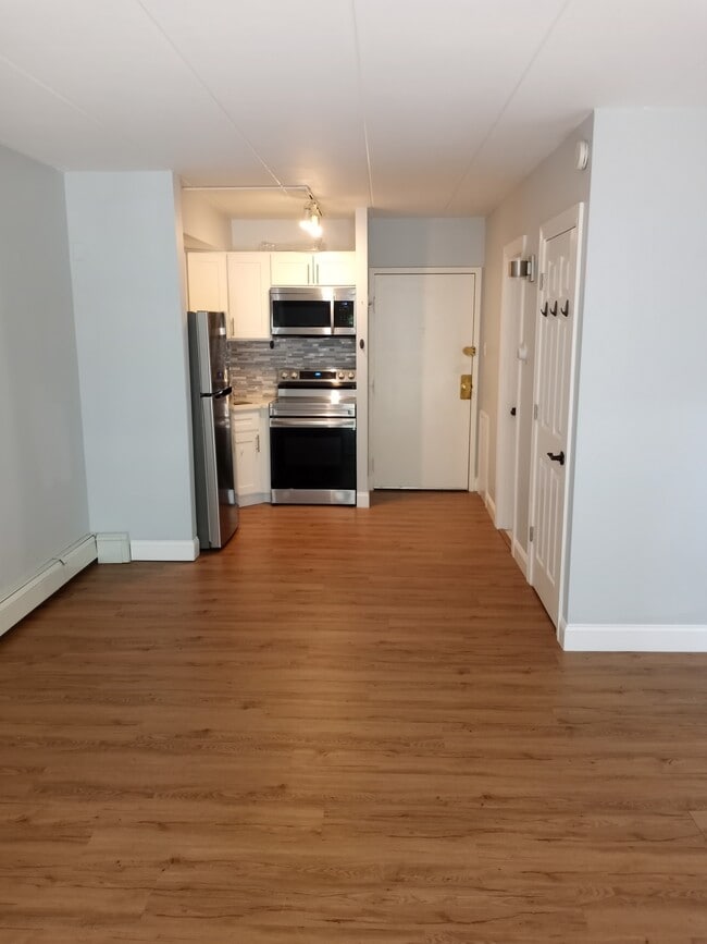 Building Photo - 1575 W Street Rd Unit 8